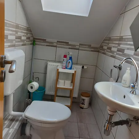 Orsolya Vendeghaz Apartment *