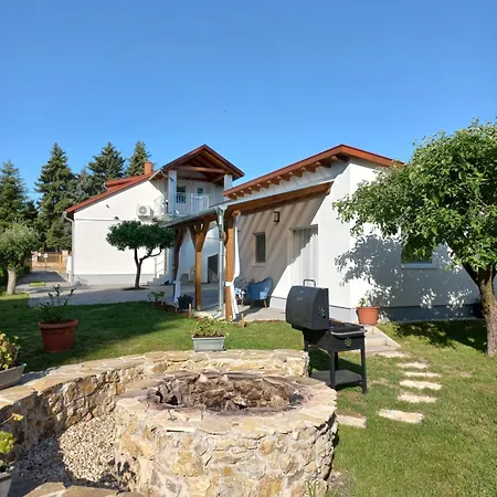 Orsolya Vendeghaz Appartement