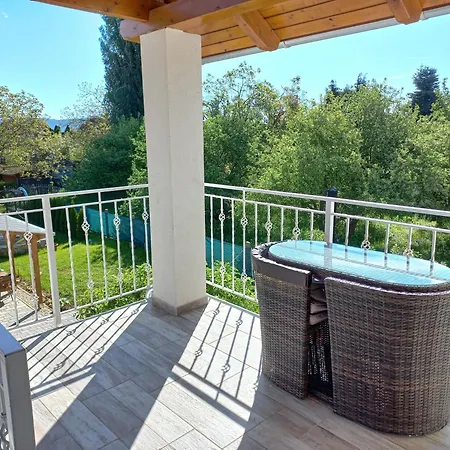 Apartment Orsolya Vendeghaz *