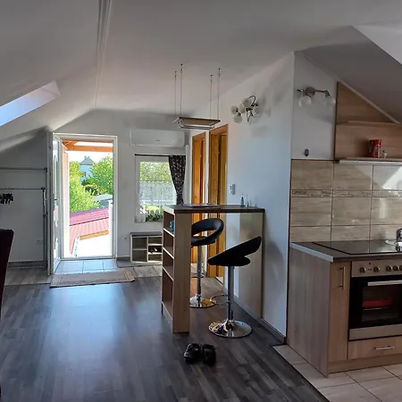 Apartament Orsolya Vendeghaz *